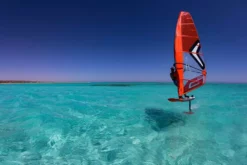 Severne Windsurf Segel FOIL GLIDE Red 2022 -Outlet FCS Store 020 Severne RedWing foil action A22I8995 6 jpg