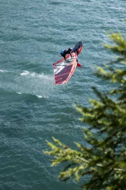 Severne Windsurf Board PREDATOR TD Foil Board 2023 -Outlet FCS Store 022 Severne Predastor action 2021 Severne LakeSils byChrisCzadilek 11 8 jpg