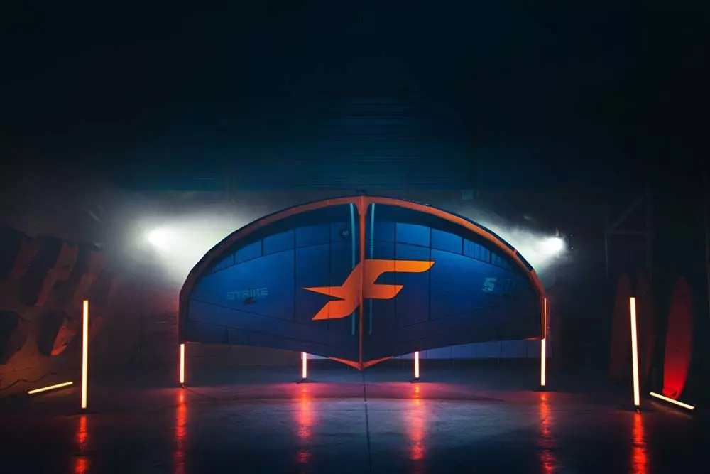 F-One Surf Wing STRIKE V2 C - ABYSS / FLAME 2022 6 F-One Surf Wing STRIKE V2 C - ABYSS / FLAME 2022 – Bild 4