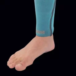 Ride Engine Neoprenanzug Onsen FZ Full 4/3 Herren Langarm Black 2023 15 Ride Engine Neoprenanzug Onsen FZ Full 4/3 Herren Langarm Black 2023 -Outlet FCS Store 32380026 ONSEN543FZFULL 23X DETAIL ANKLE DRAIN HOLES 08 34 jpg