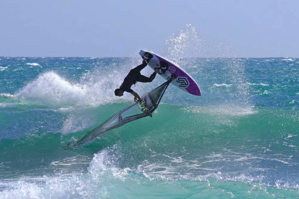 Point 7 Windsurf Segel SALTPRO Black 2023 13 Point 7 Windsurf Segel SALTPRO Black 2023 – Bild 11