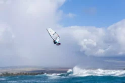 Duotone Windsurf Segel Super_Star SLS C05:white 2023 -Outlet FCS Store DTW Duotone SuperStarSLS VictorFernandez Maui 2022 FishBowlDiaries PAV9224 6 jpg