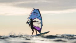 Duotone Windsurf Segel IDOL LTD C02:Blue-Off.White 2021 -Outlet FCS Store DUOTONE SAILS 2021 Gallery Idol LTD 03 26 jpg