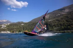 Fanatic Windsurfboard Falcon Slalom Foil TE Foil Board 2022 17 Fanatic Windsurfboard Falcon Slalom Foil TE Foil Board 2022 -Outlet FCS Store JordyVonk FalconTE22 WarpFin22 LakeGarda by JohnCarter Fanatic Duotone D4 2744 9 jpg