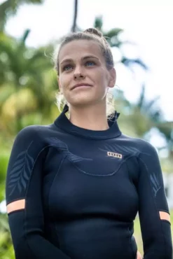 ION Neoprenanzug Amaze Hot Shorty 1.5 LS Front Zip Damen Shorty 991 Capsule-pink 2023 21 ION Neoprenanzug Amaze Hot Shorty 1.5 LS Front Zip Damen Shorty 991 Capsule-pink 2023 -Outlet FCS Store OliviaJenkins Lifestyle Mauritius by TobyBromwich Duotone Fanatic 6774 16 jpg