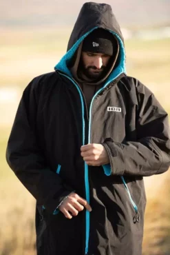 ION Neopren Überzieher Storm Coat 900 Black 2023 -Outlet FCS Store SUTTON9U5A3661 SERGIESPINOSA LOWRESOLUTION 5 jpg