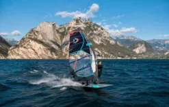 Duotone Windsurf Segel S_Pace C29:black/grey 2023 -Outlet FCS Store Website DTW Duotone S Pace RicardoRenna LakeGarda 2022 SimonCrowther D6I8147 7 jpg